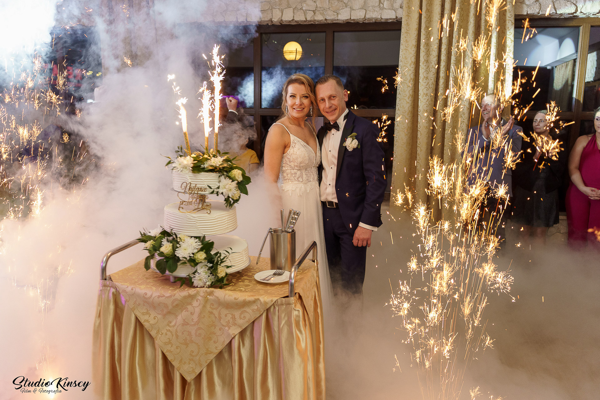 Tort weselny — fotografia ślubna detale – fotograf Częstochowa