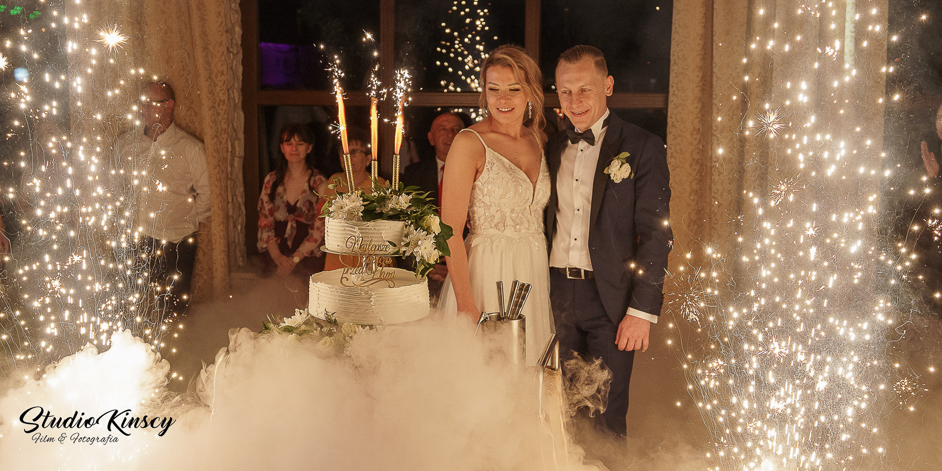Tort weselny — fotografia ślubna detale – fotograf Częstochowa