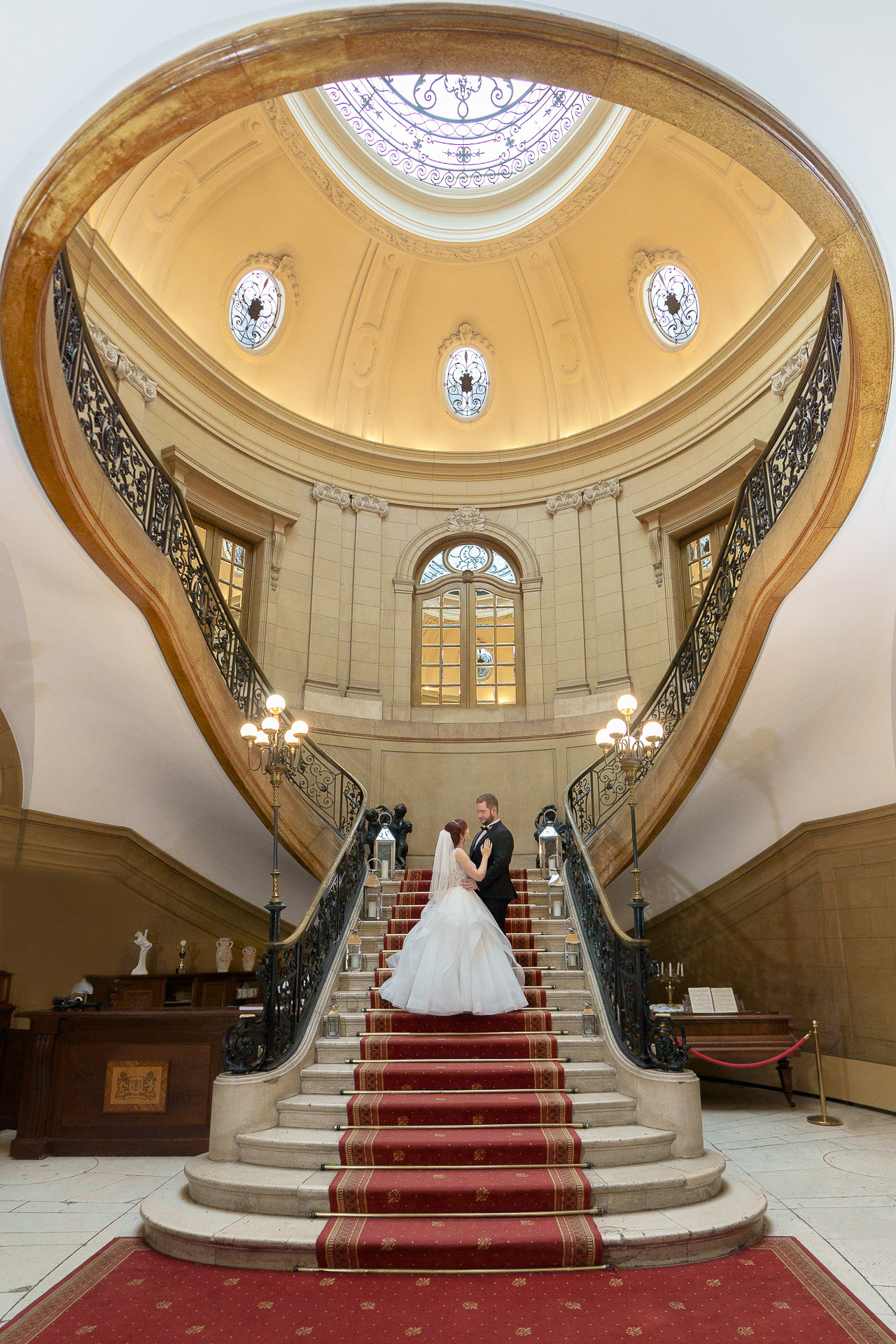 Pałac Kawalera o zachodzie słońca — plener ślubny – fotograf Częstochowa