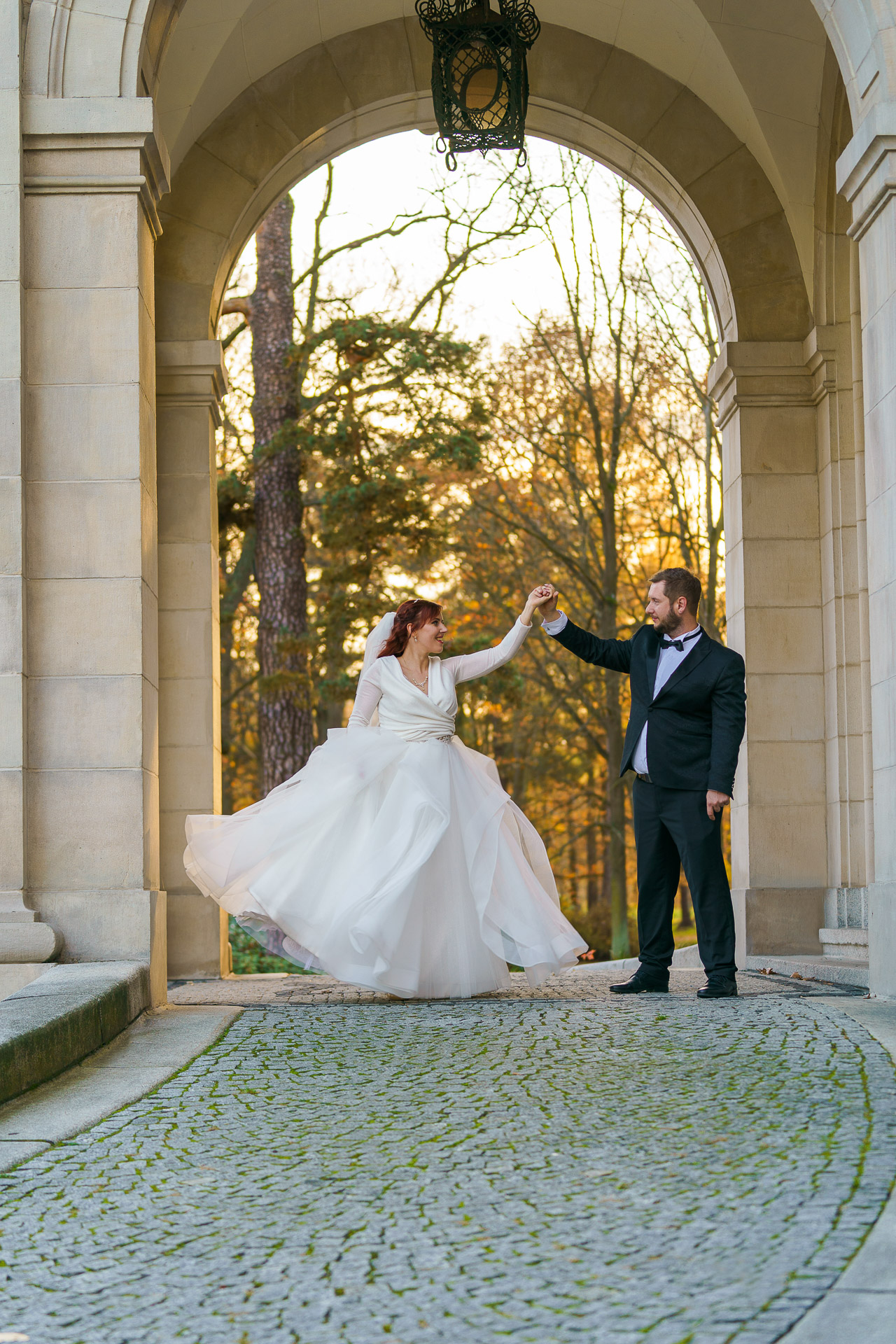 Pałac Kawalera o zachodzie słońca — plener ślubny – fotograf Częstochowa