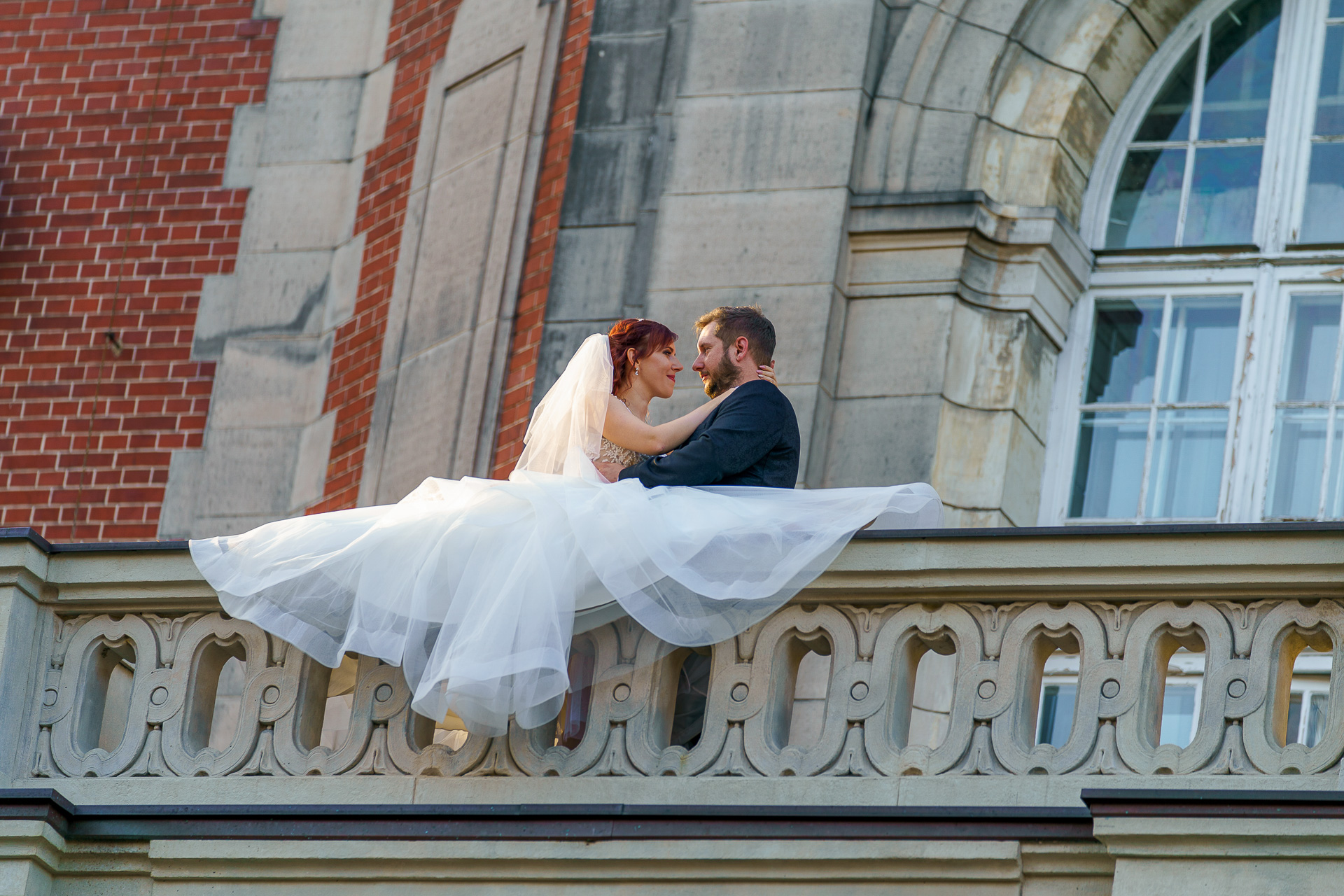 Pałac Kawalera o zachodzie słońca — plener ślubny – fotograf Częstochowa