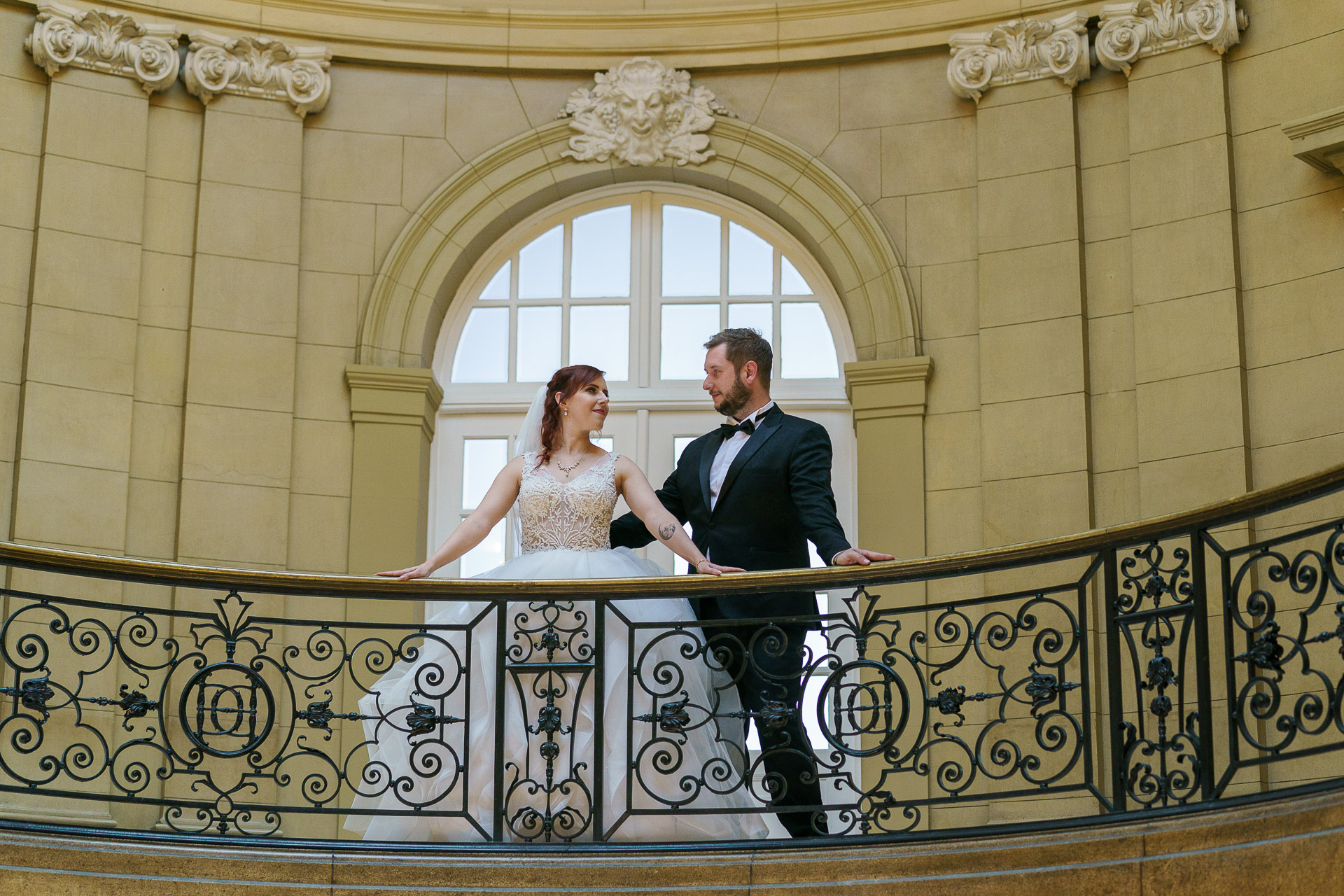 Pałac Kawalera o zachodzie słońca — plener ślubny – fotograf Częstochowa