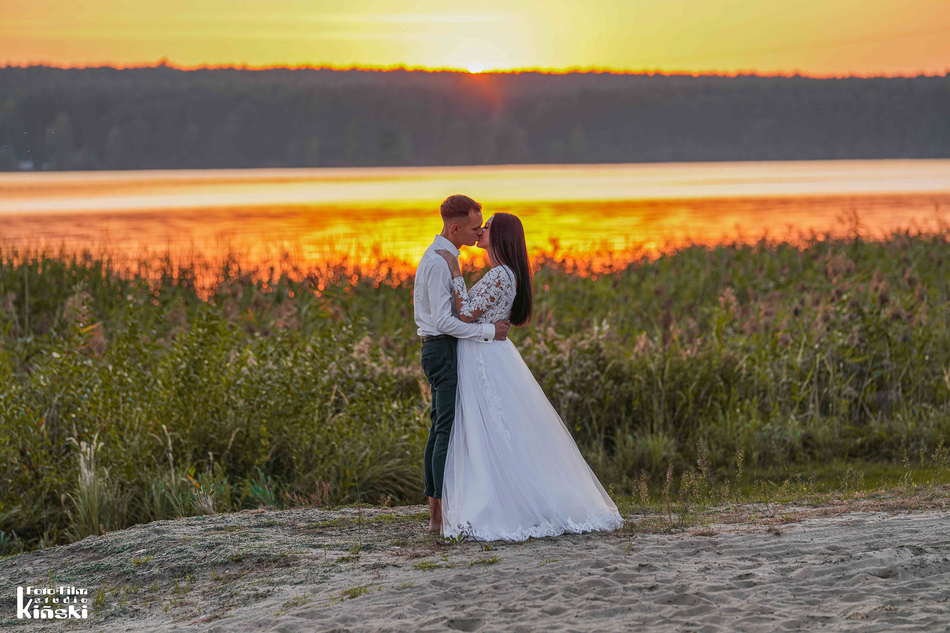 Zachód słońca — plener ślubny – fotograf Częstochowa