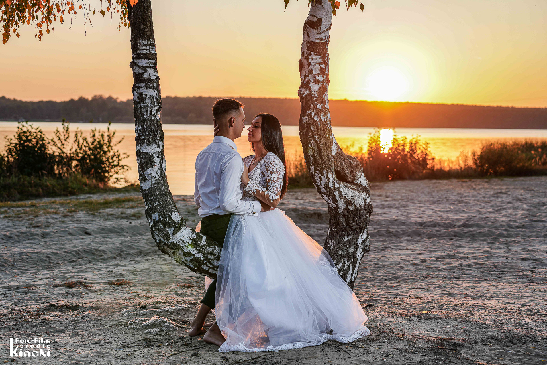 Zachód słońca — plener ślubny – fotograf Częstochowa